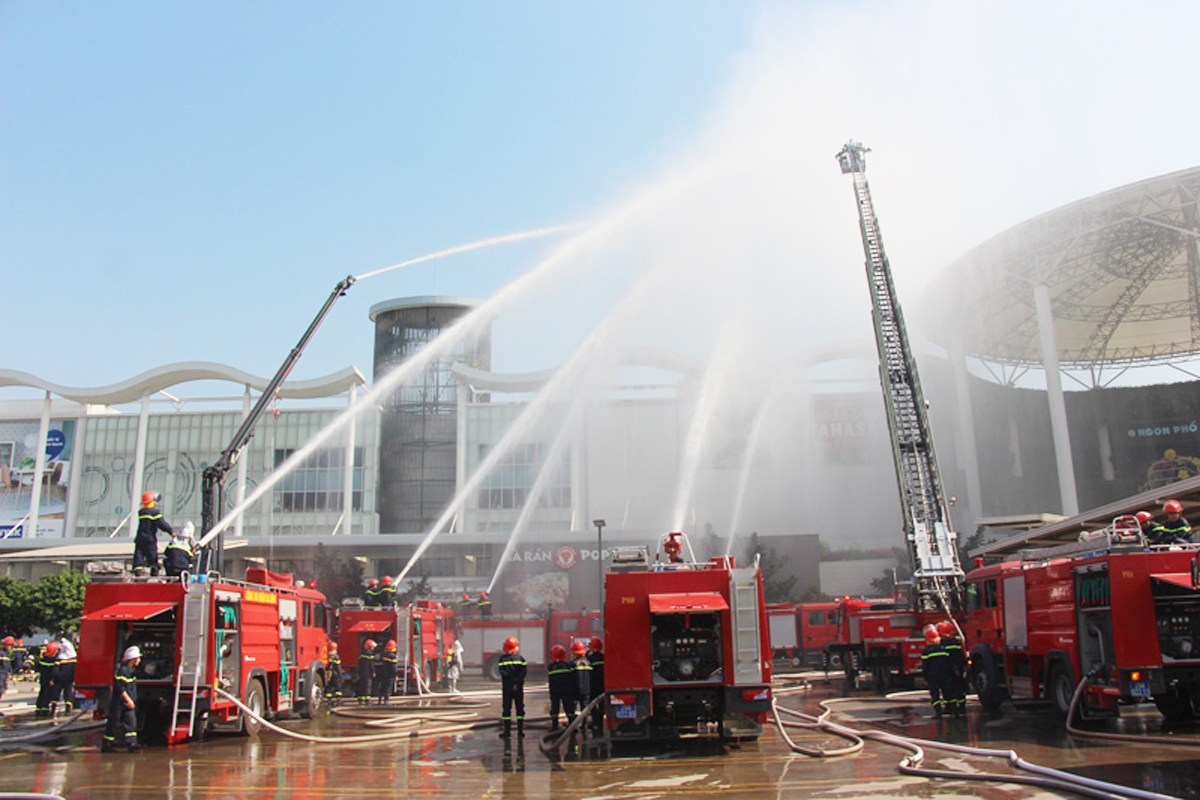 Hơn 2.500 người tham gia diễn tập phòng cháy Trung tâm thương mại